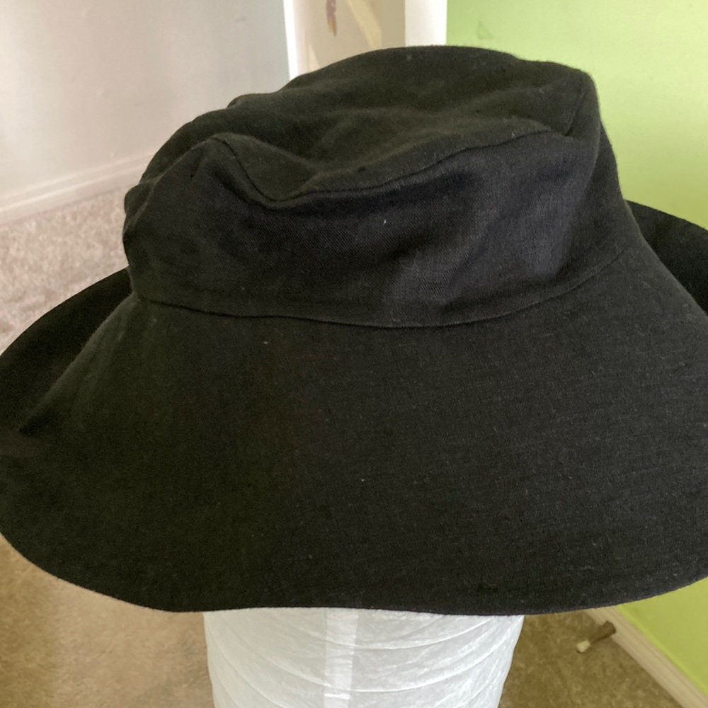 🐕‍🦺🐕🐩🦮ACCEPTING OFFERS🐕‍🦺🐕🐩🦮 Black floppy linen hat